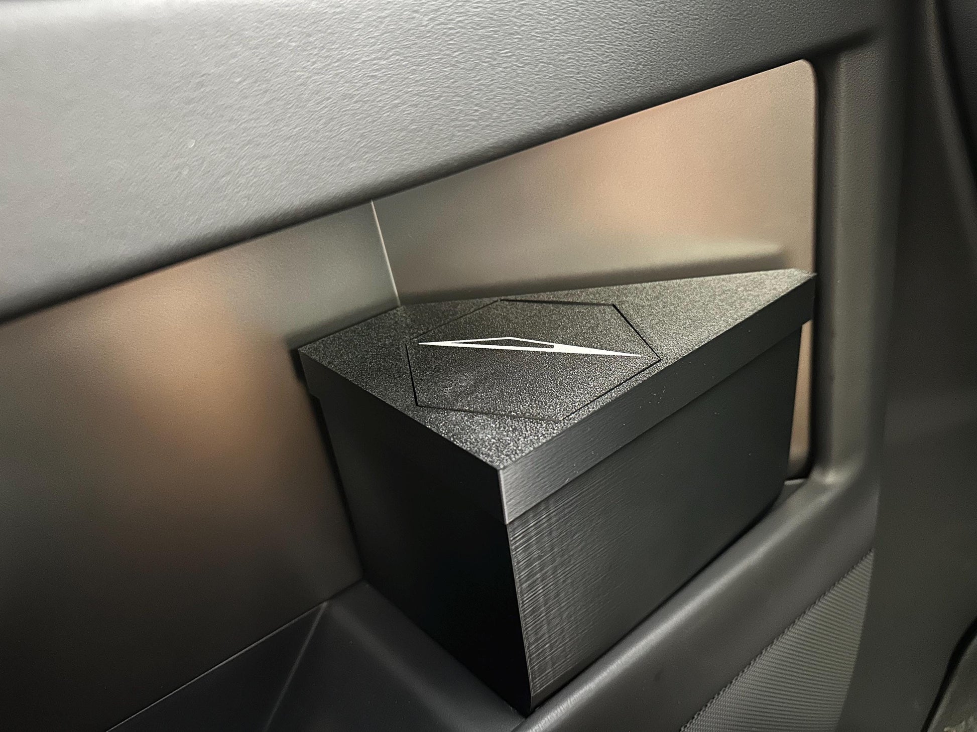 Cybertruck door trashcan. (Driver or Passenger side)