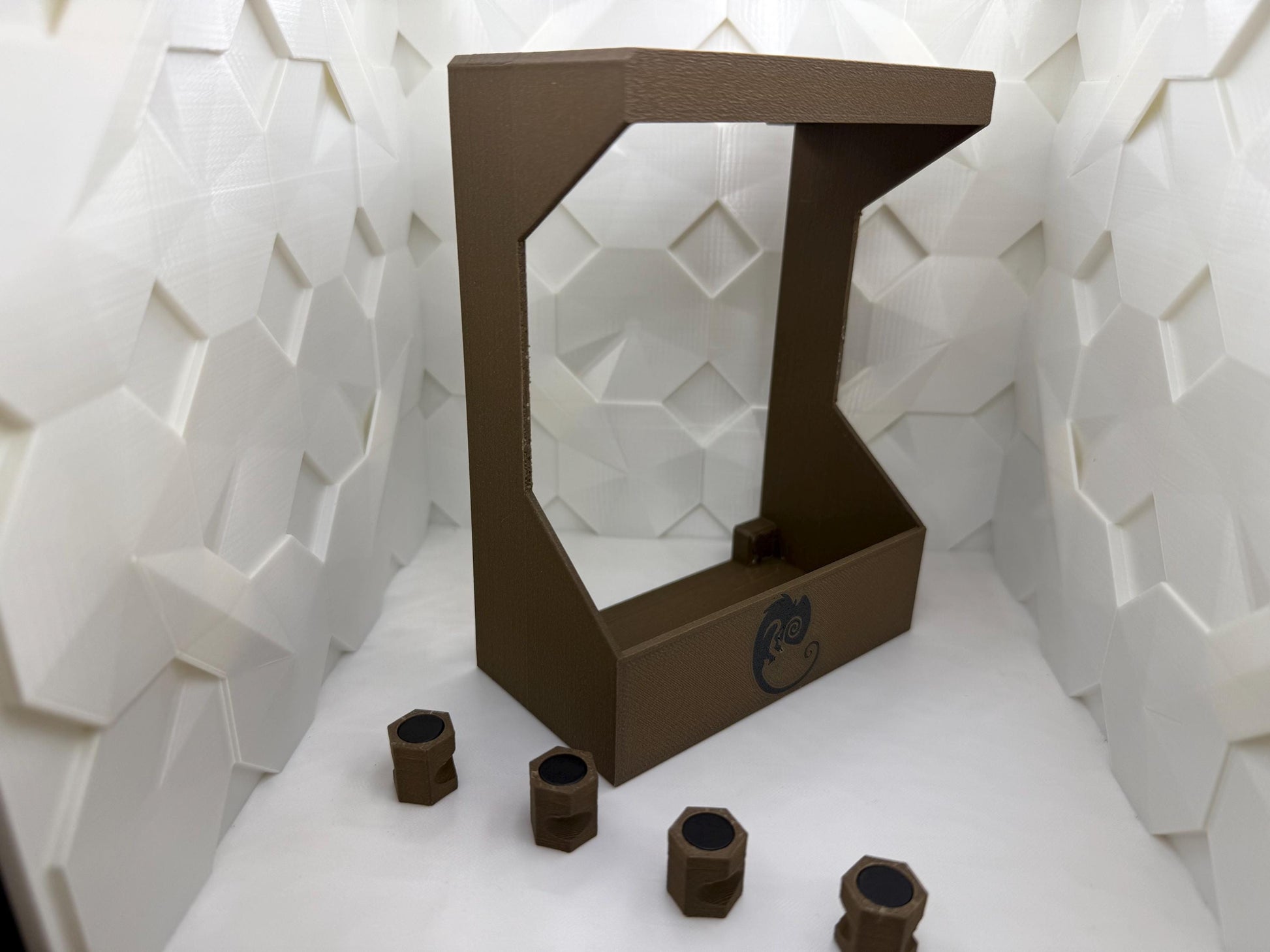 Magnetic Chameleon Feeder for screened enclosures.