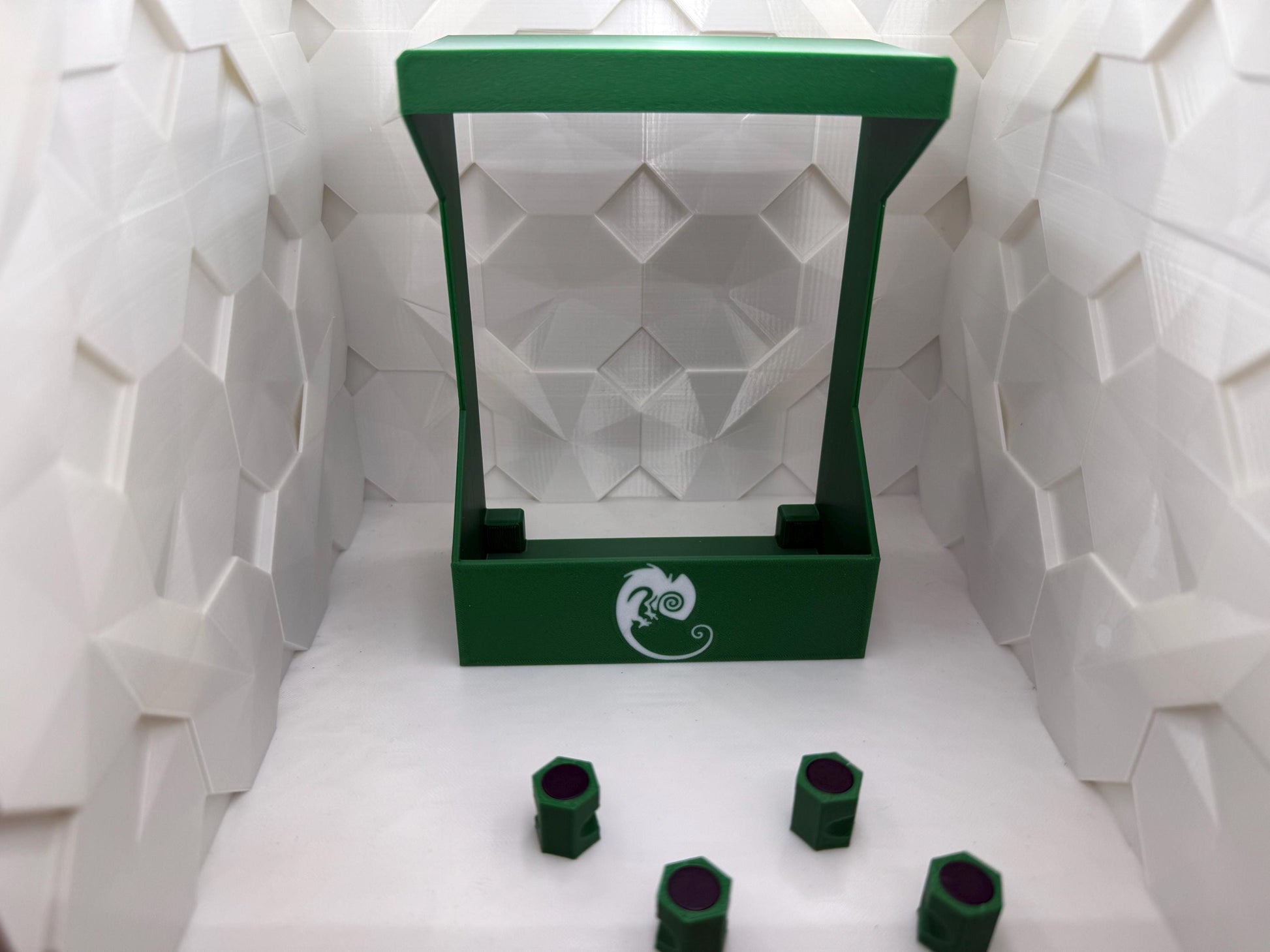 Magnetic Chameleon Feeder for screened enclosures.