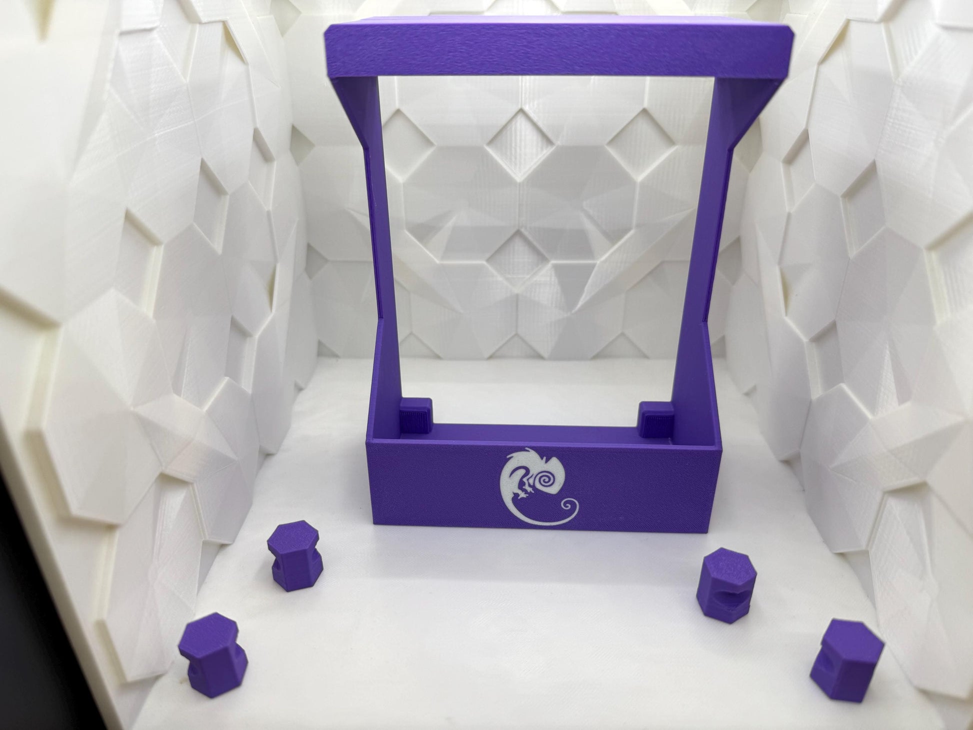 Magnetic Chameleon Feeder for screened enclosures.