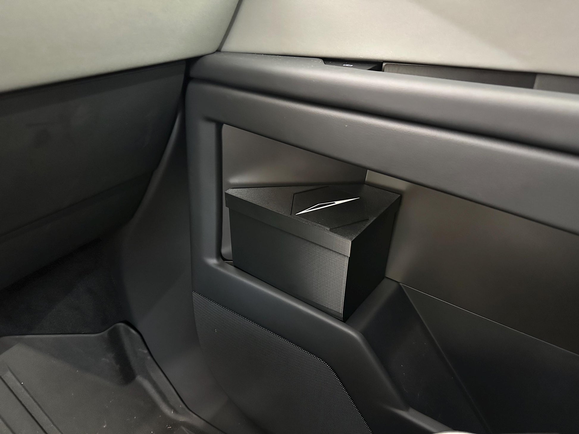 Cybertruck door trashcan. (Driver or Passenger side)