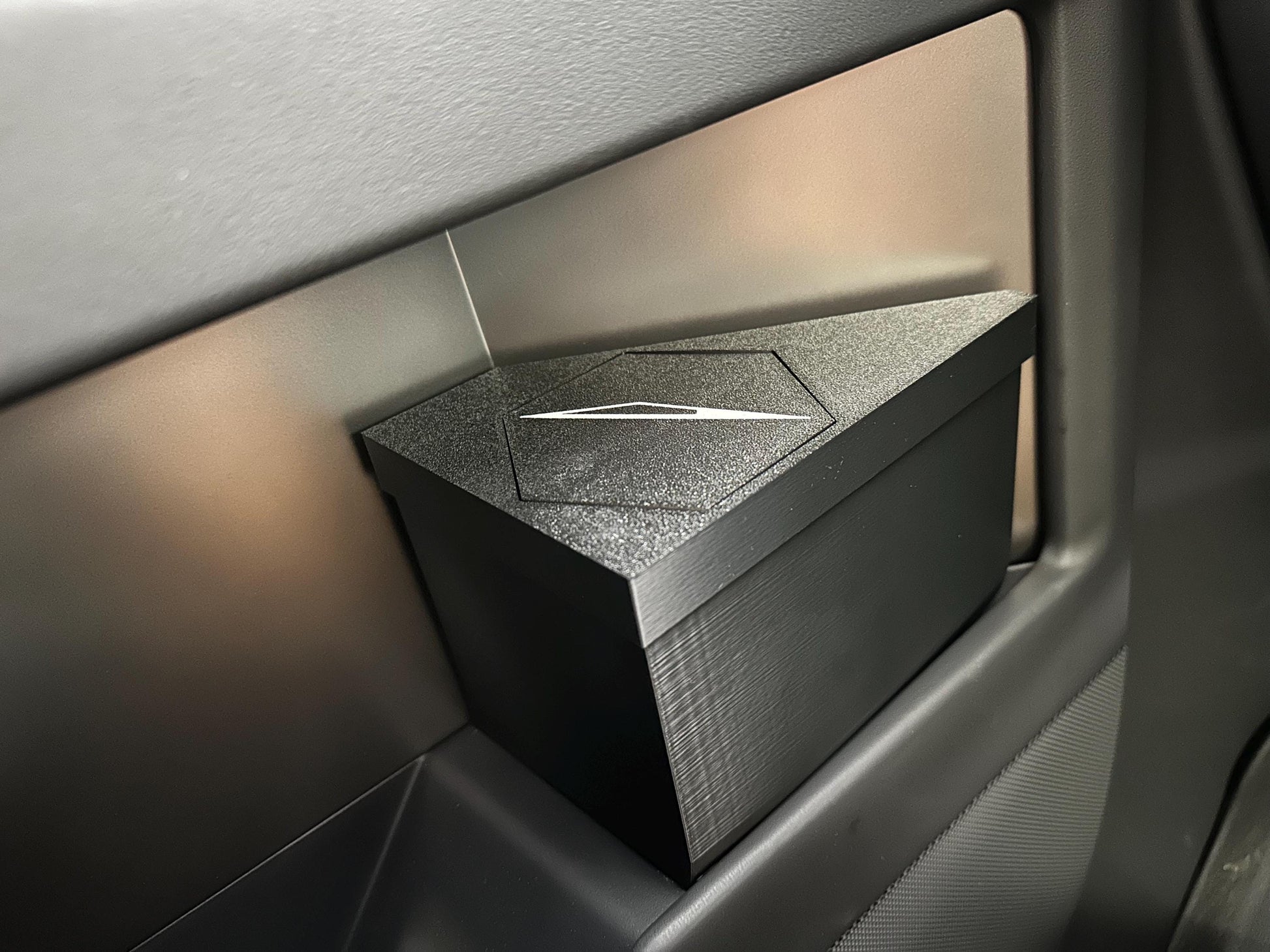 Cybertruck door trashcan. (Driver or Passenger side)