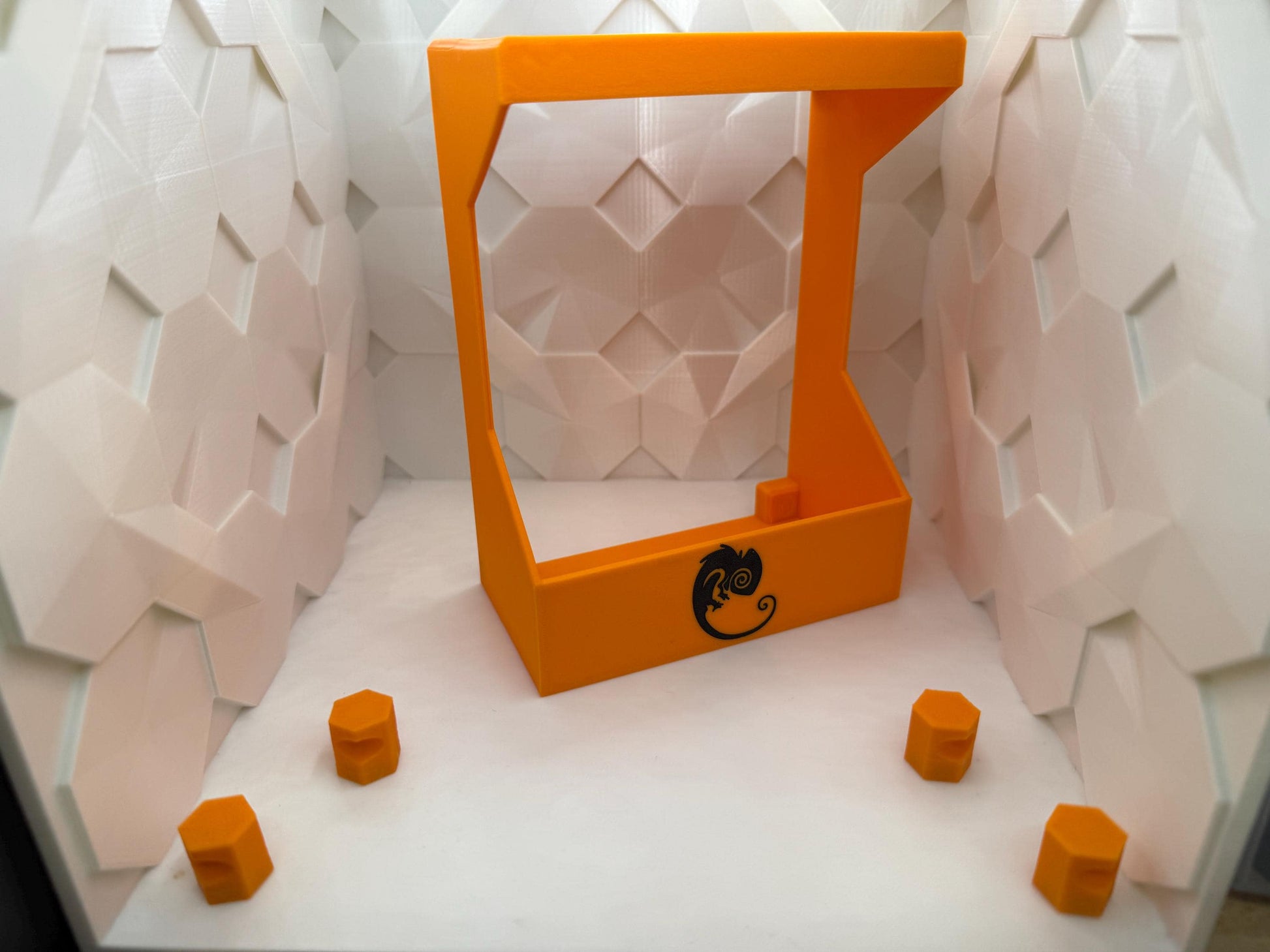 Magnetic Chameleon Feeder for screened enclosures.